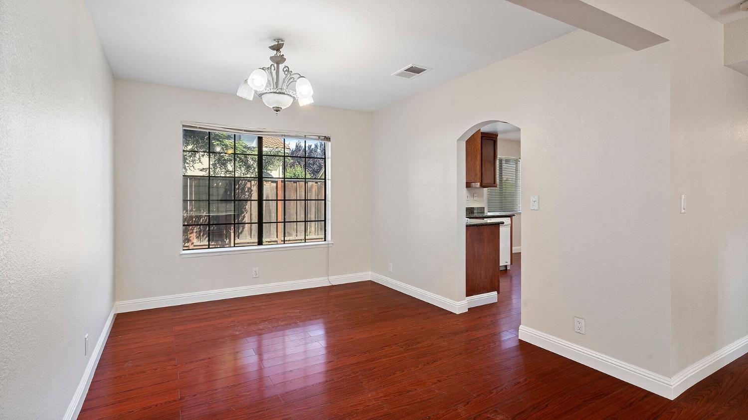 Detail Gallery Image 12 of 53 For 1725 Parker Polich Ct, Tracy,  CA 95376 - 4 Beds | 2/1 Baths