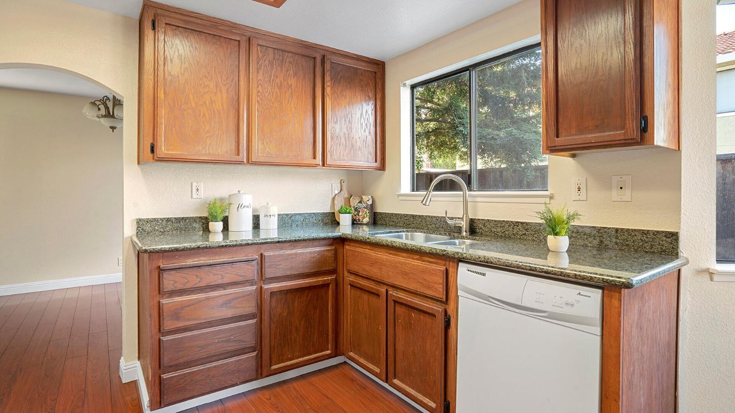 Detail Gallery Image 15 of 53 For 1725 Parker Polich Ct, Tracy,  CA 95376 - 4 Beds | 2/1 Baths