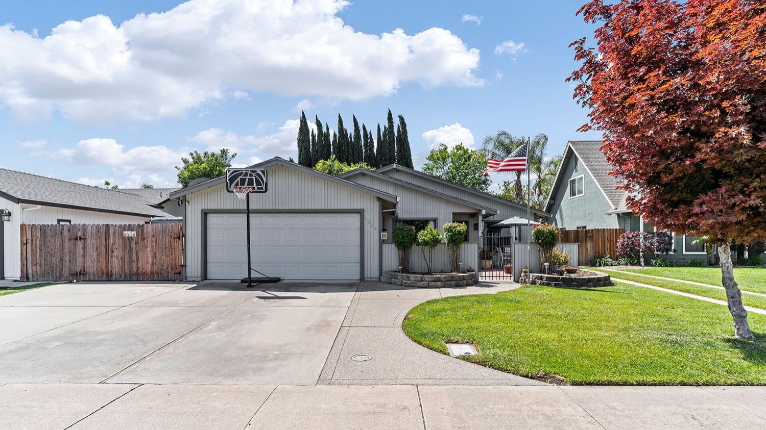 Detail Gallery Image 1 of 1 For 1024 Shadow Creek Dr, Stockton,  CA 95209 - 3 Beds | 2 Baths