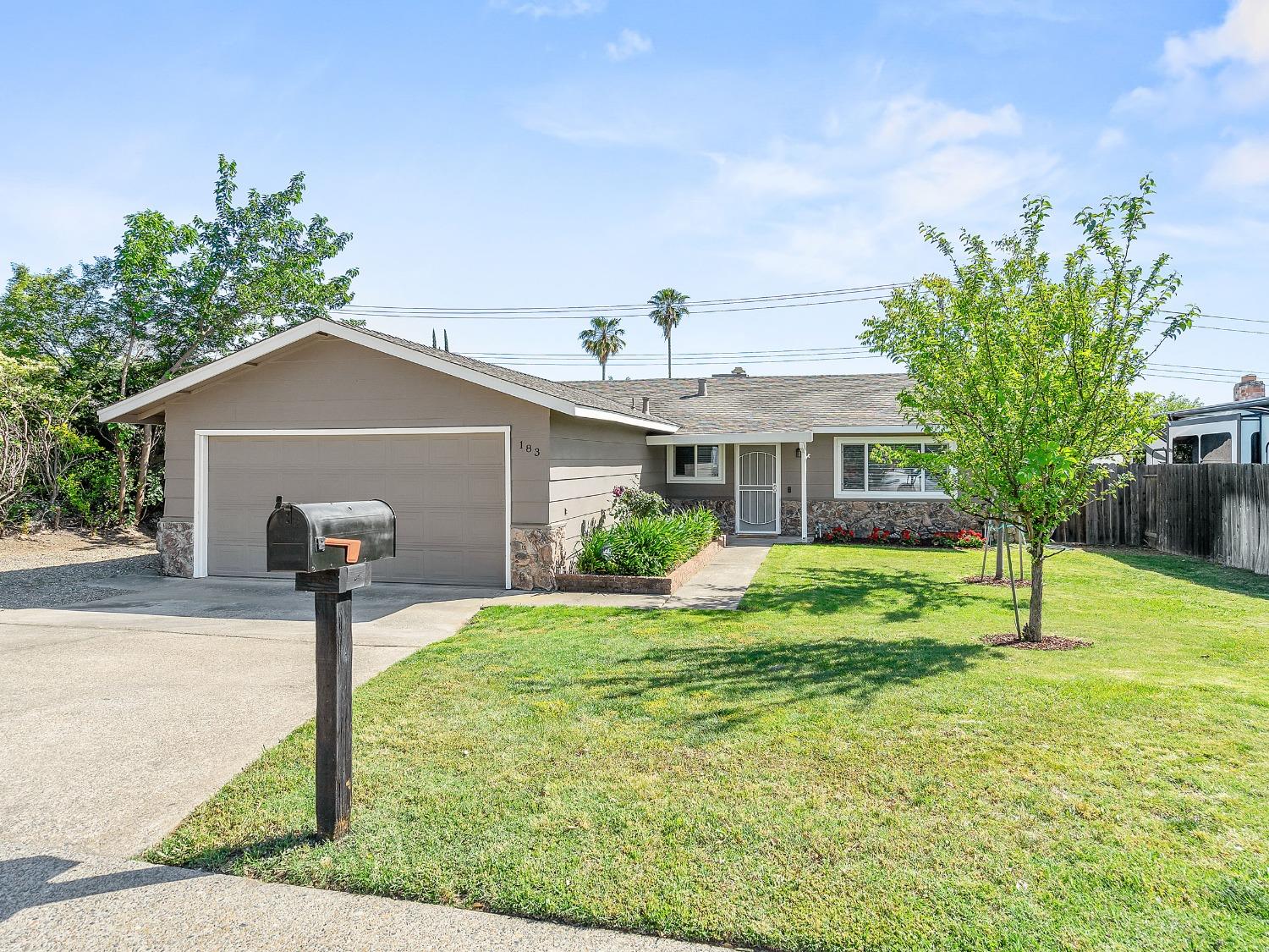 Detail Gallery Image 1 of 1 For 183 Briarcliff Dr, Folsom,  CA 95630 - 3 Beds | 2 Baths