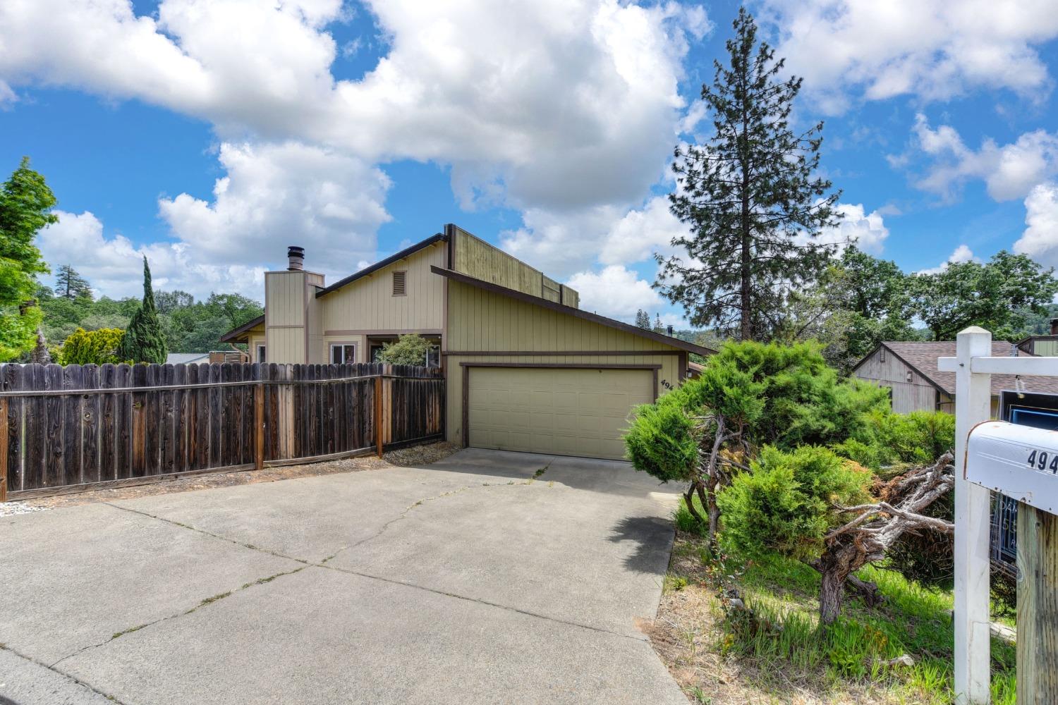 Detail Gallery Image 1 of 1 For 494 Ridgecrest Ct, Placerville,  CA 95667 - 3 Beds | 2 Baths