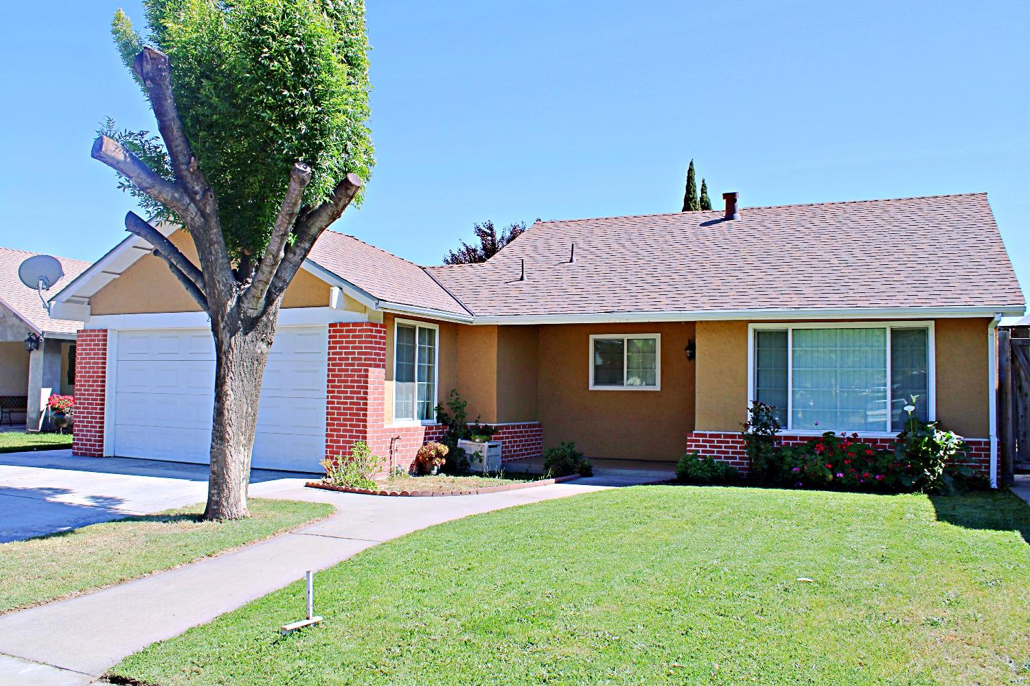 Detail Gallery Image 1 of 1 For 2012 Ridgecrest Dr, Modesto,  CA 95351 - 3 Beds | 2 Baths