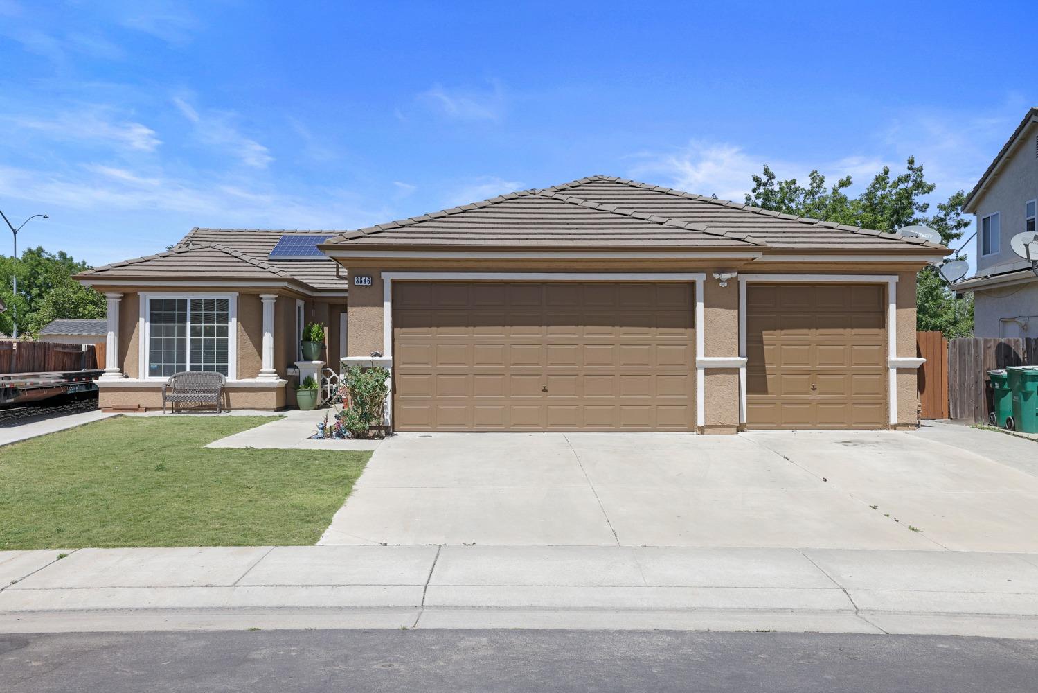 Detail Gallery Image 1 of 34 For 3546 Townshend Cir, Stockton,  CA 95212 - 3 Beds | 2 Baths
