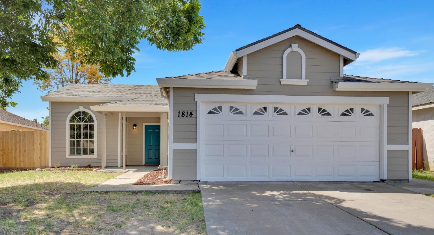 Detail Gallery Image 1 of 23 For 1814 Lever Blvd, Stockton,  CA 95206 - 4 Beds | 2 Baths