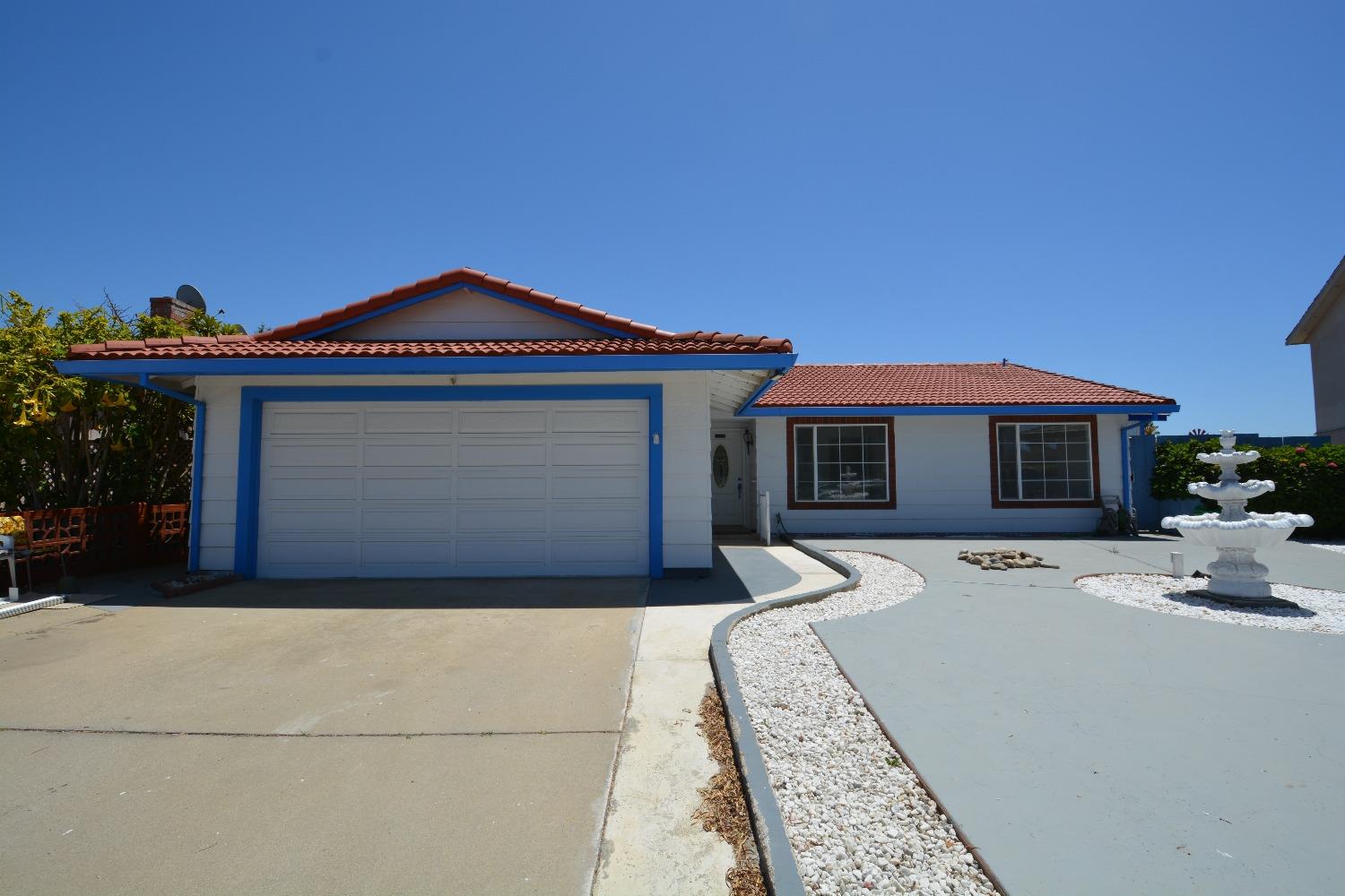Detail Gallery Image 1 of 16 For 18624 Eisenhower St, Salinas,  CA 93906 - 3 Beds | 2/1 Baths