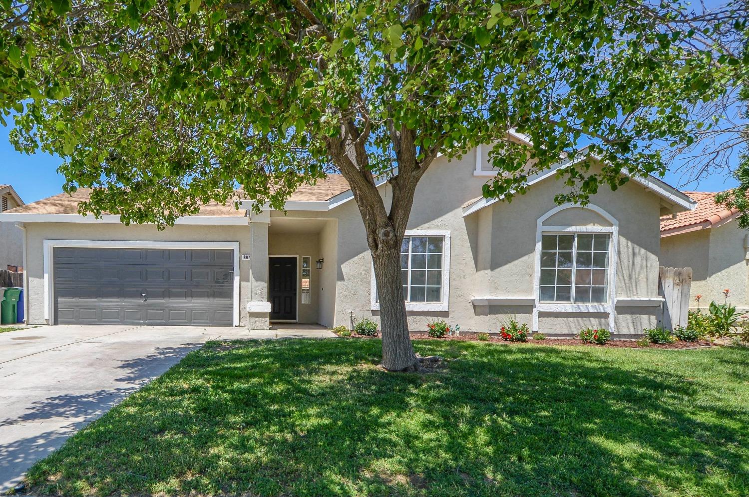 Detail Gallery Image 1 of 1 For 867 La Mesa Ln, Los Banos,  CA 93635 - 3 Beds | 2 Baths