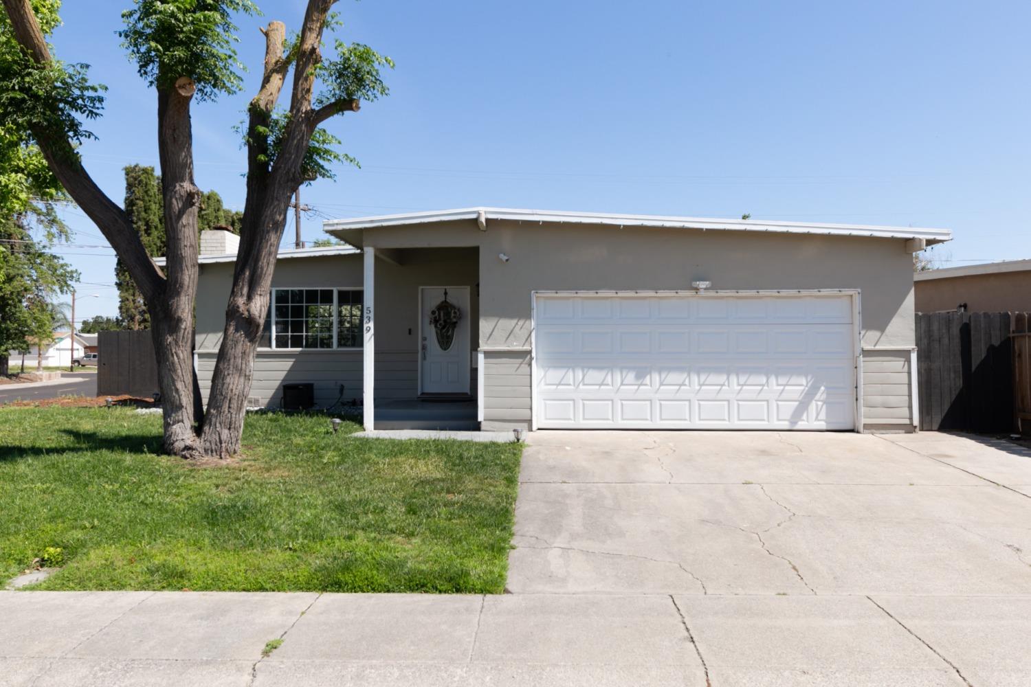 Detail Gallery Image 1 of 1 For 539 Carol St, Manteca,  CA 95336 - 3 Beds | 2 Baths