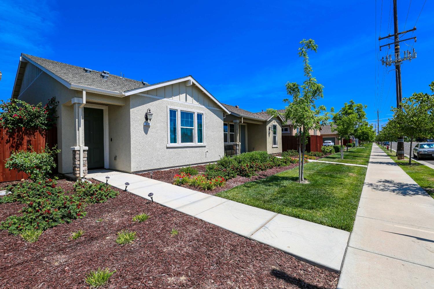 Detail Gallery Image 1 of 1 For 912 Tivoli Dr, Newman,  CA 95360 - 3 Beds | 2 Baths