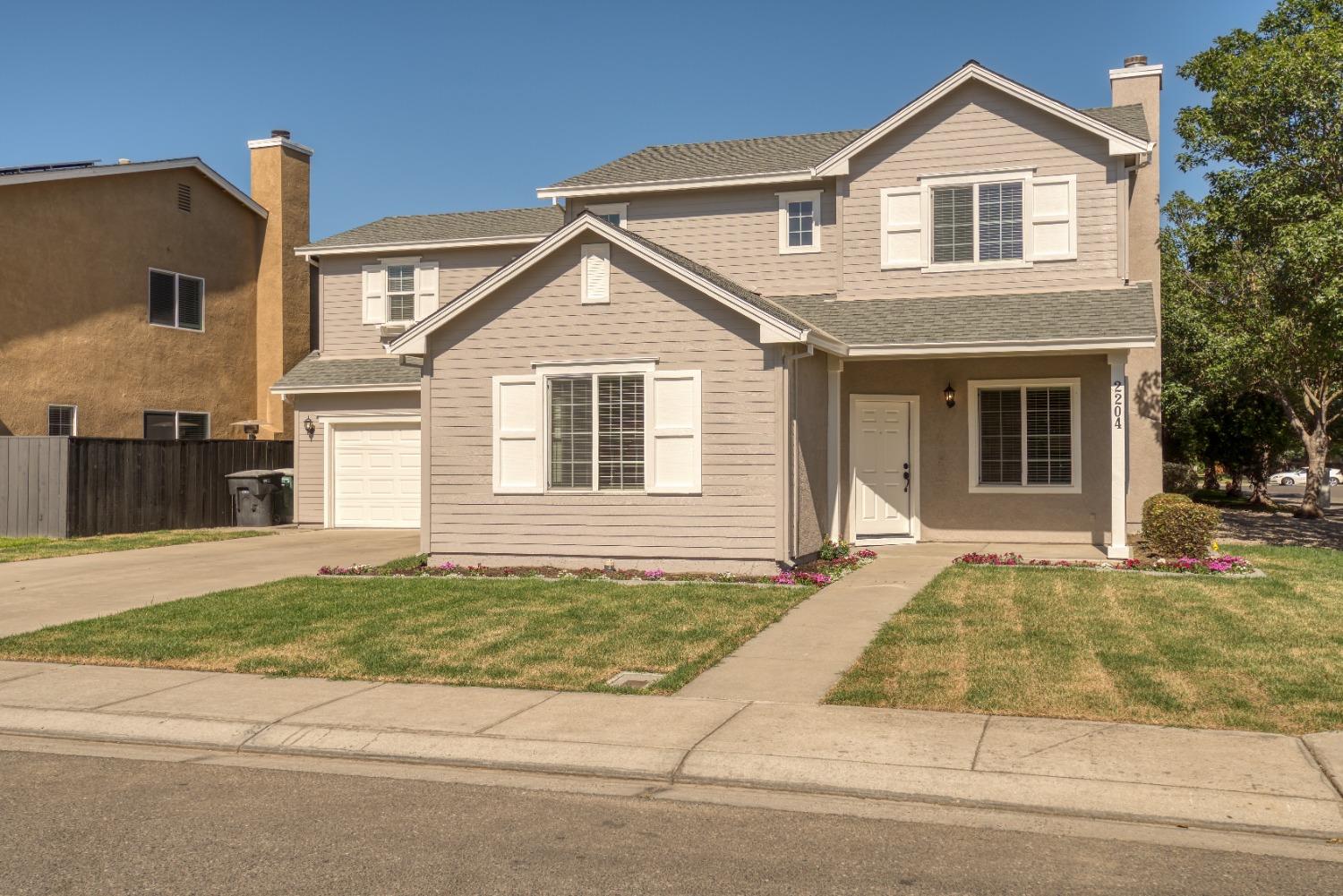 Detail Gallery Image 1 of 1 For 2204 Woodbury Dr, Modesto,  CA 95355 - 3 Beds | 2/1 Baths