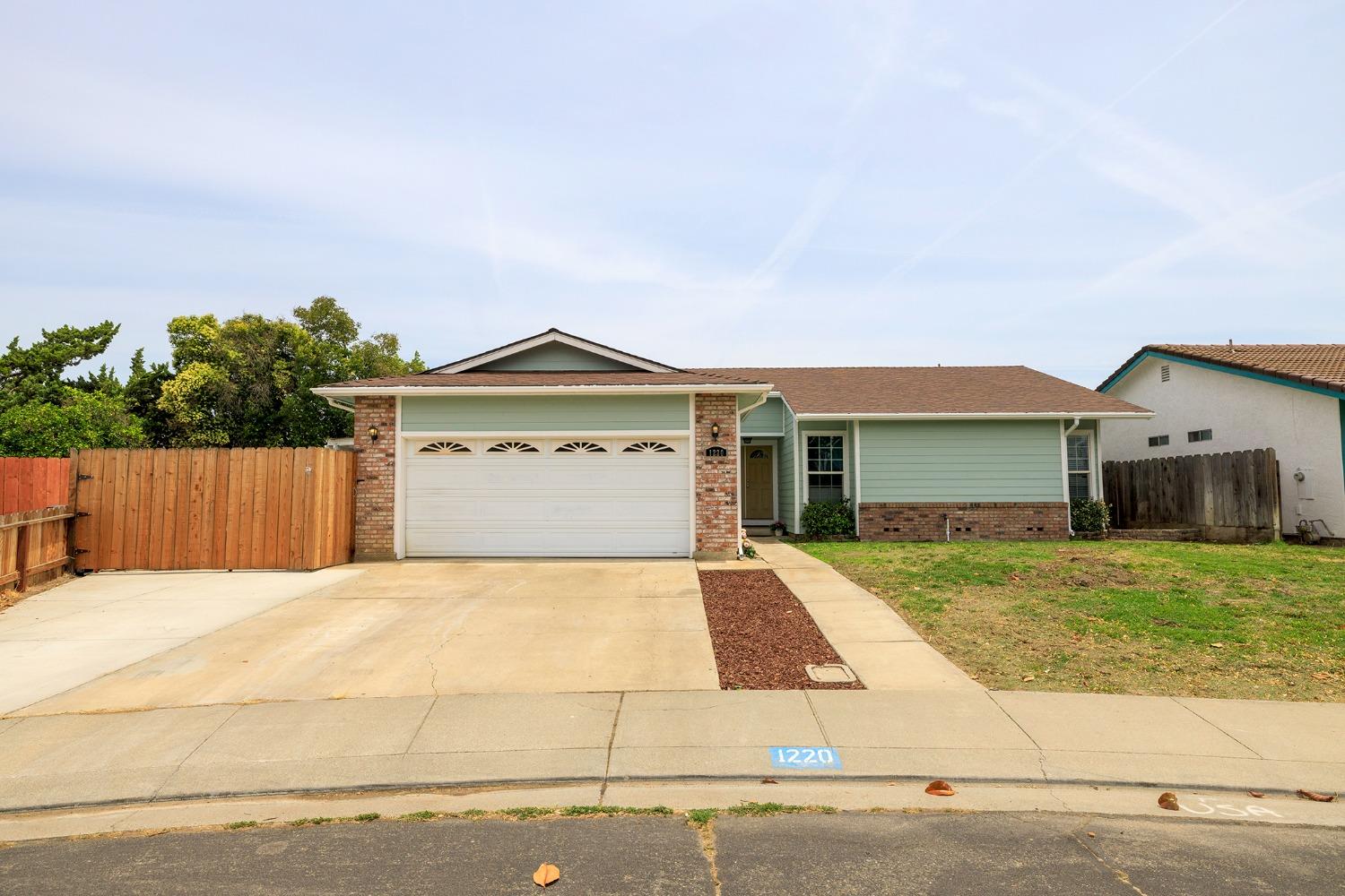 Detail Gallery Image 1 of 1 For 1220 Princeton Pl, Manteca,  CA 95336 - 3 Beds | 2 Baths