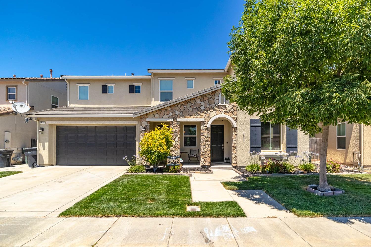 Detail Gallery Image 1 of 1 For 2421 Ventana View Way, Modesto,  CA 95355 - 5 Beds | 3/1 Baths