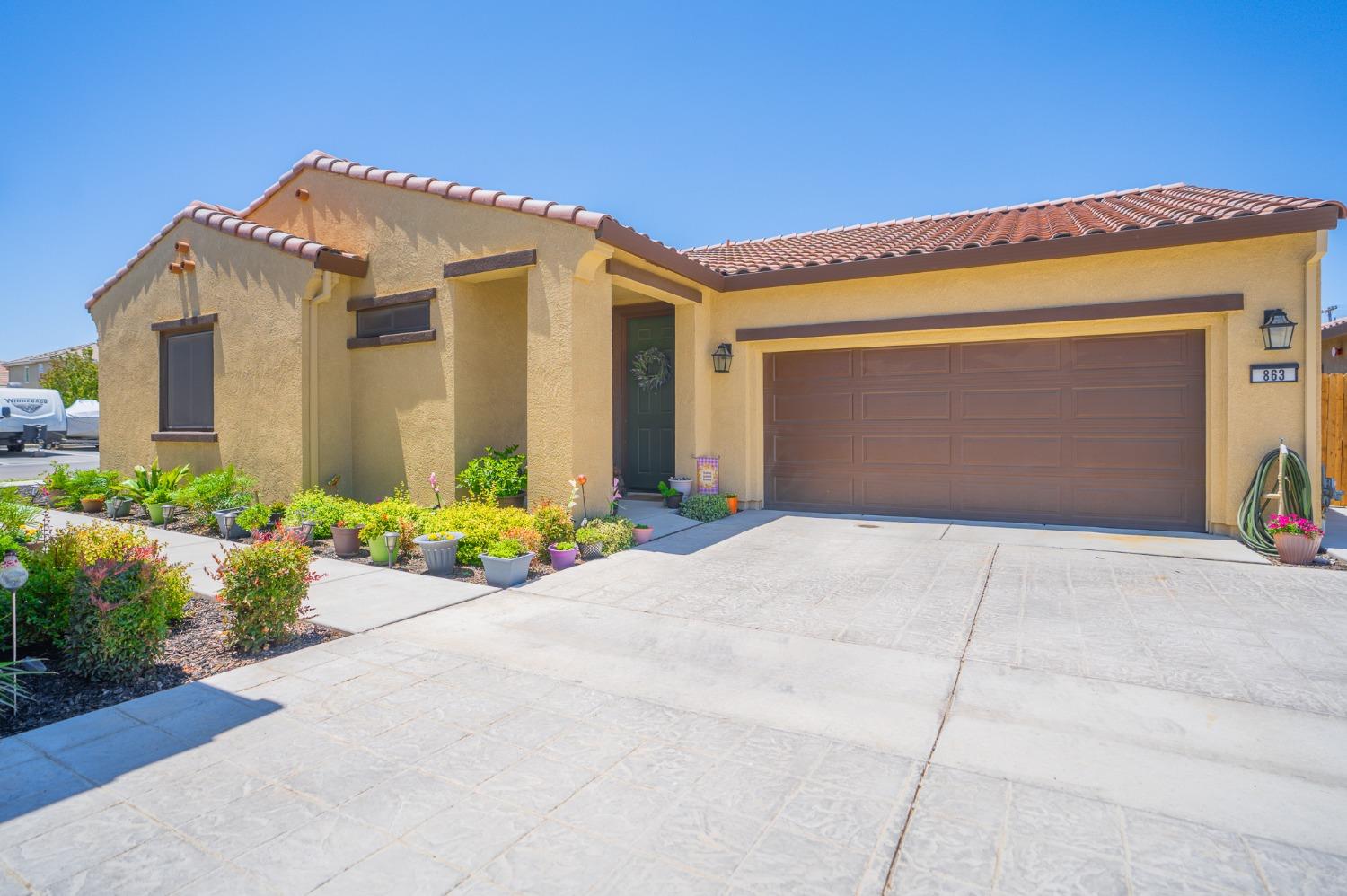 Detail Gallery Image 1 of 1 For 863 Fritz Dr, Los Banos,  CA 93635 - 2 Beds | 2 Baths