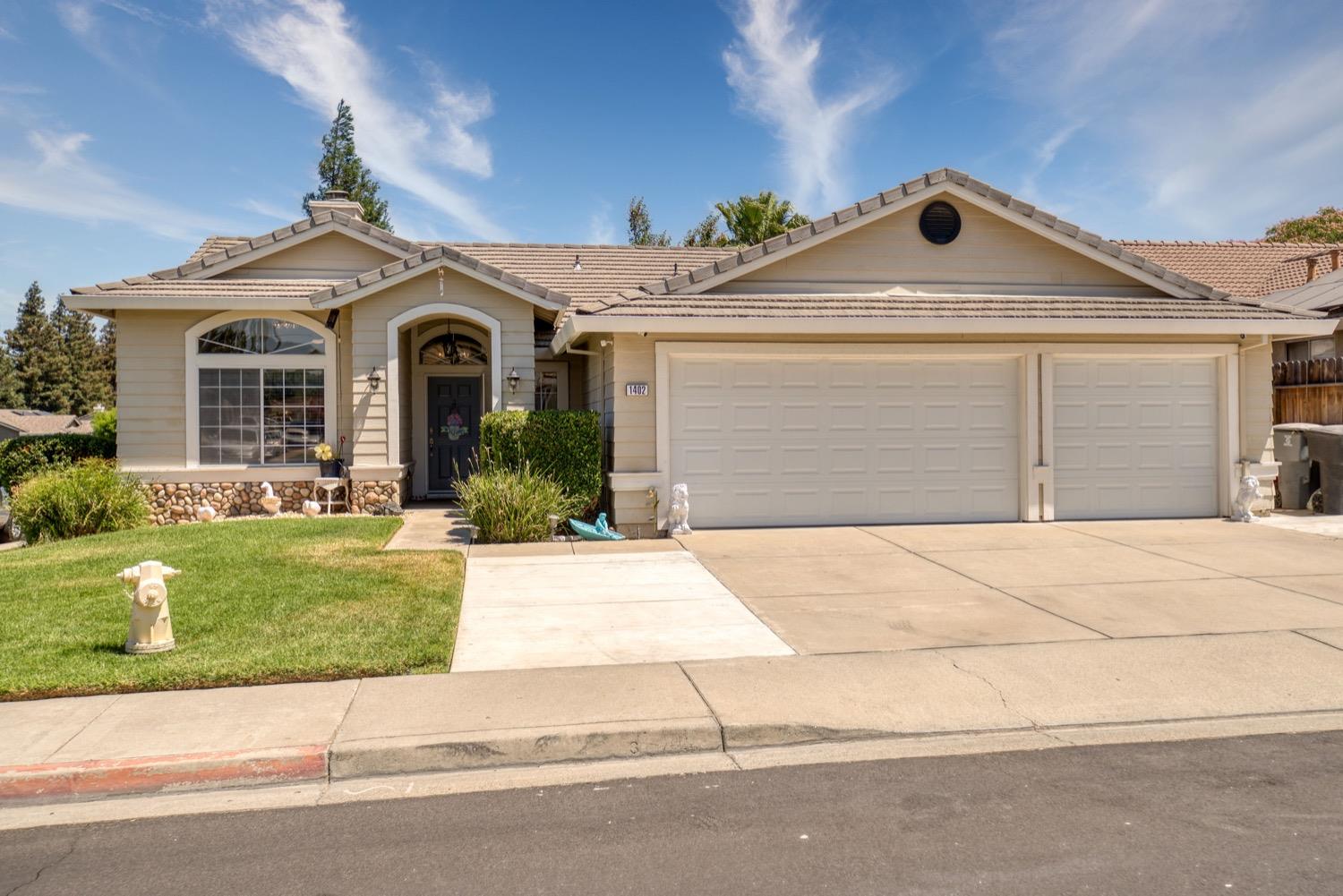 Detail Gallery Image 1 of 1 For 1402 Tumbleweed Ct, Oakdale,  CA 95361 - 3 Beds | 2 Baths