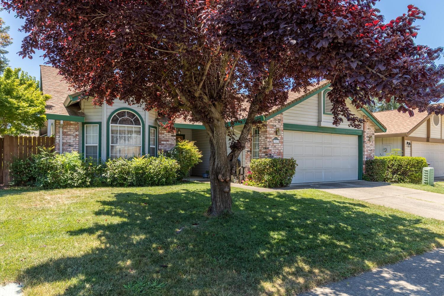 A rare opportunity! Check out this adorable Citrus Heights home being sold by original owner----and 