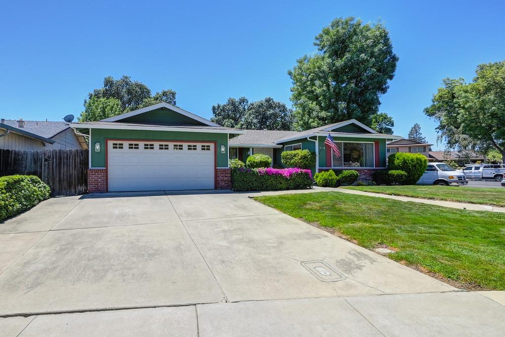 Detail Gallery Image 1 of 1 For 3318 W Creek Dr, Stockton,  CA 95209 - 3 Beds | 2 Baths