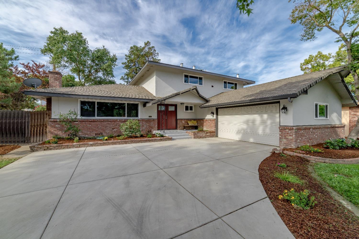 Photo of 7021 Wilshire Cir in Sacramento, CA