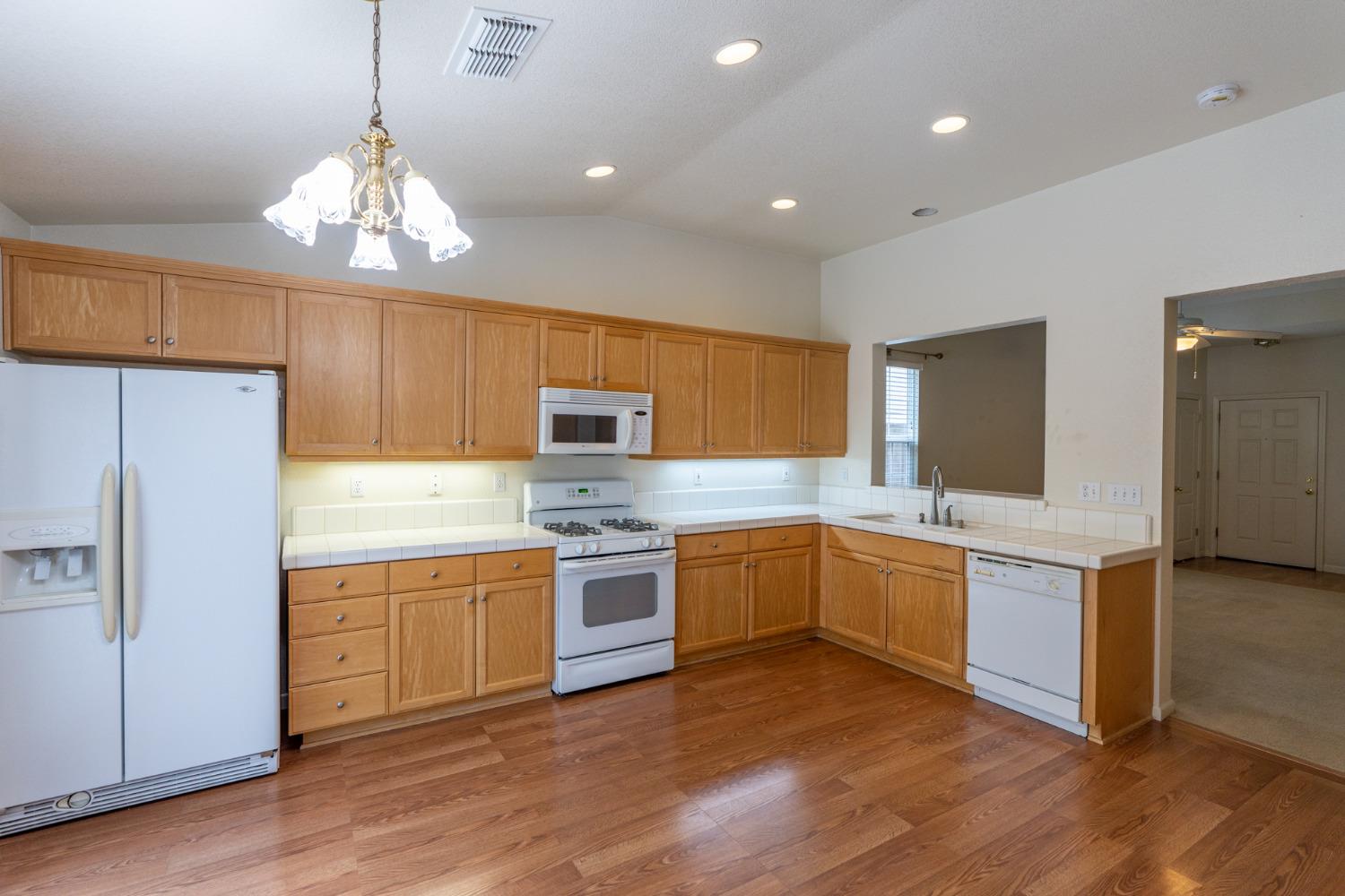 Detail Gallery Image 1 of 1 For 2400 Trellis Ln, Turlock,  CA 95382 - 3 Beds | 2 Baths