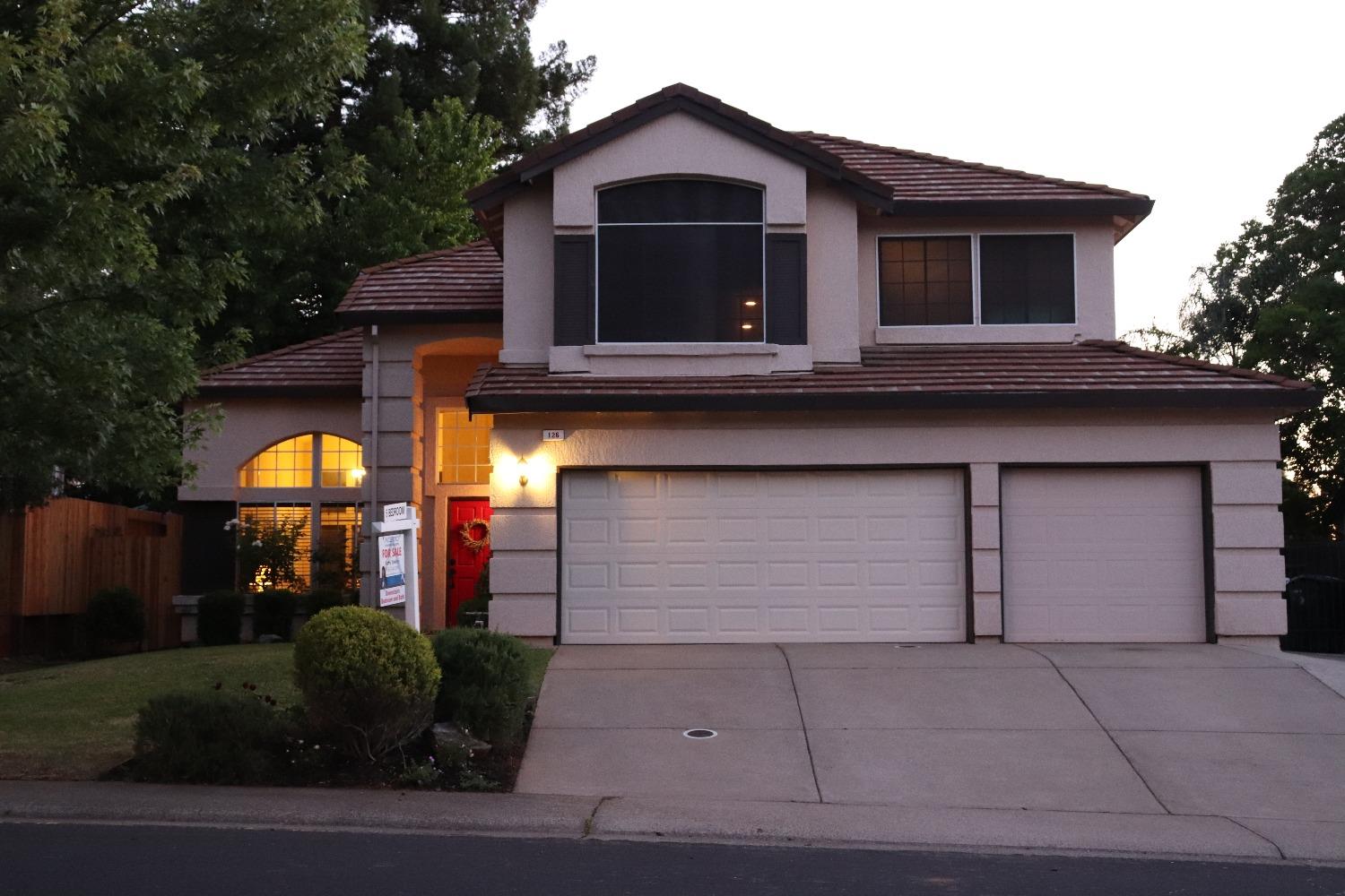 Photo of 126 Bayline Cir in Folsom, CA