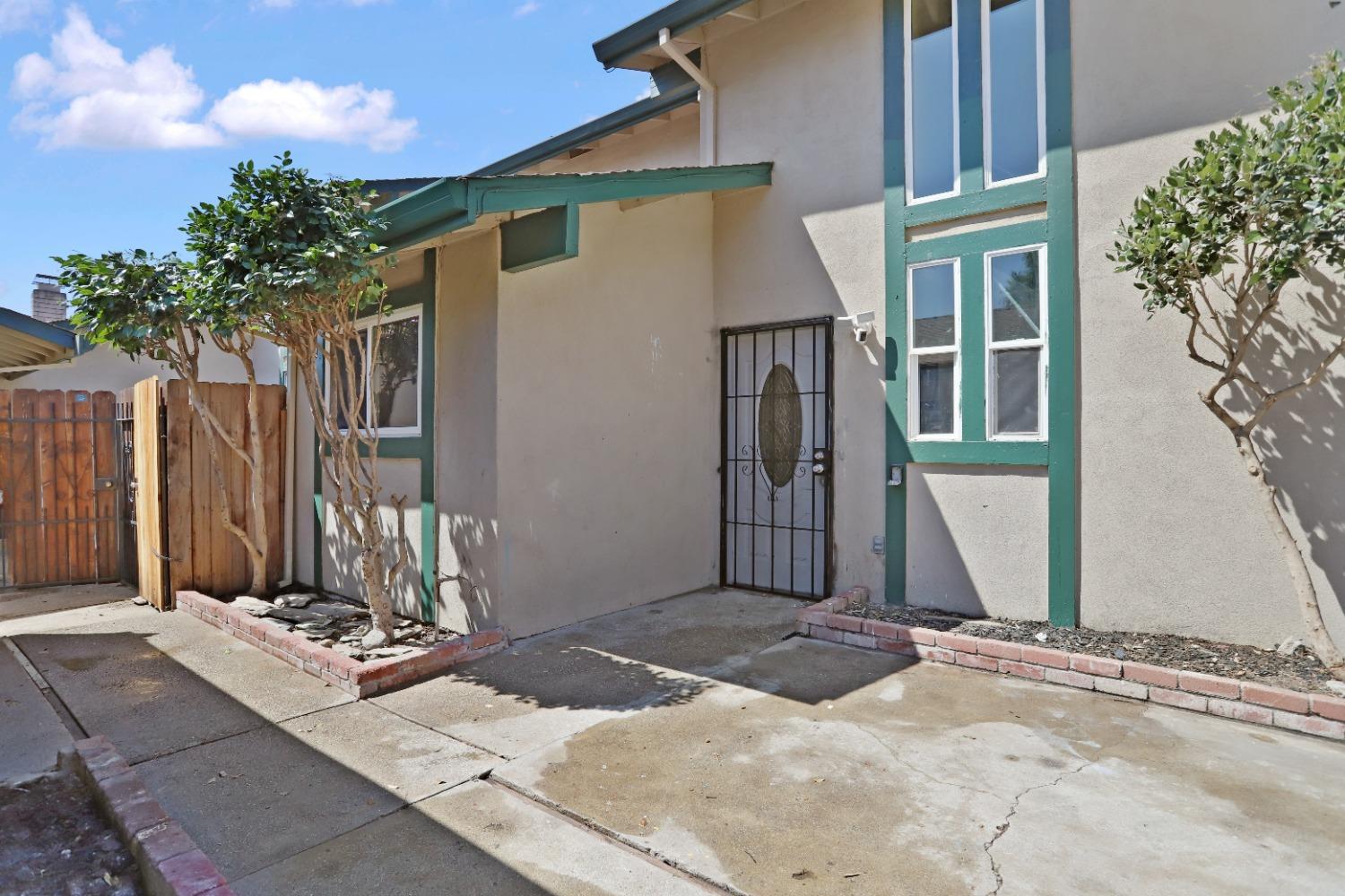 Detail Gallery Image 1 of 1 For 3237 De Ovan Ave, Stockton,  CA 95204 - 3 Beds | 2 Baths