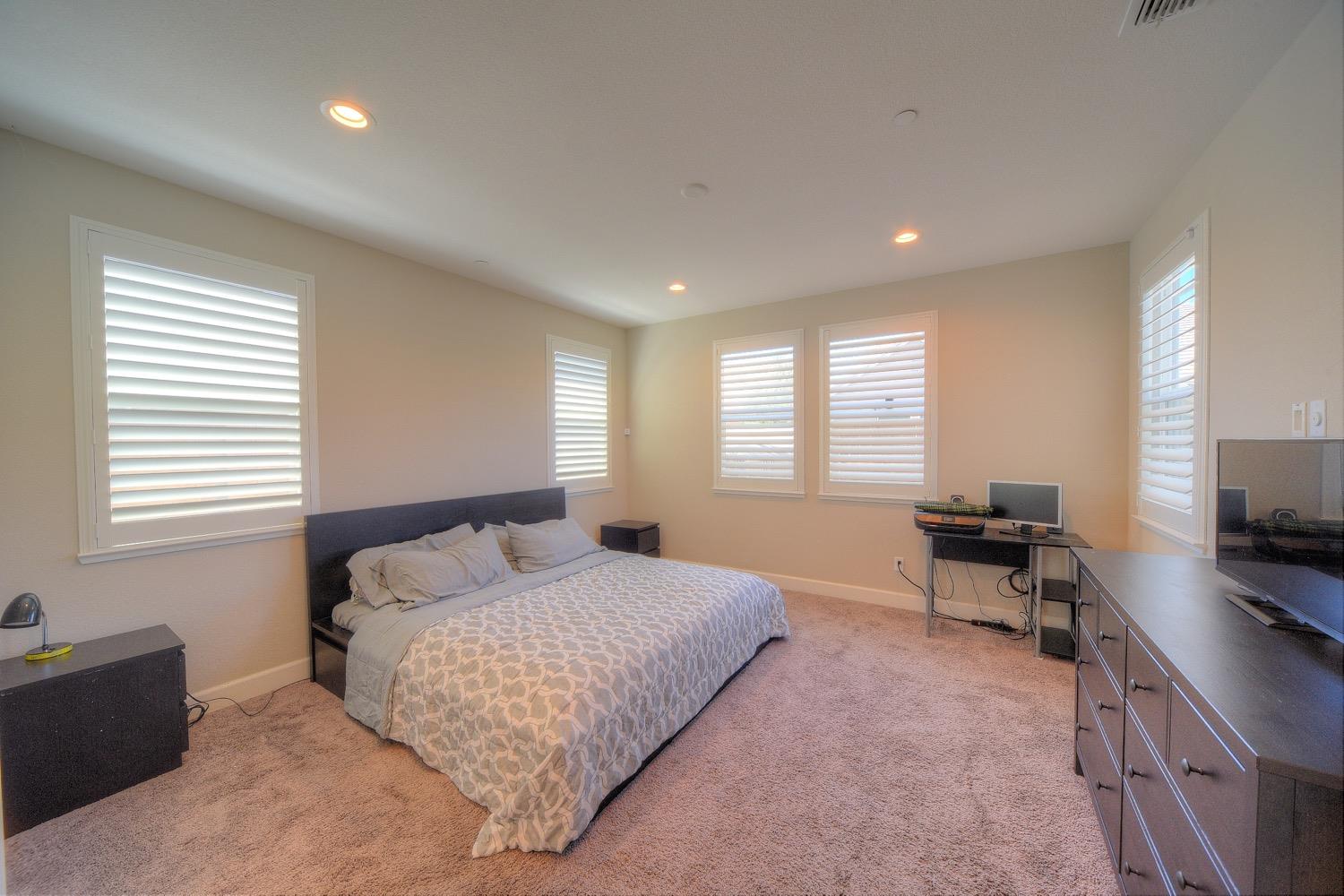 Detail Gallery Image 13 of 28 For 213 Cavalier Way, Lodi,  CA 95240 - 3 Beds | 2 Baths