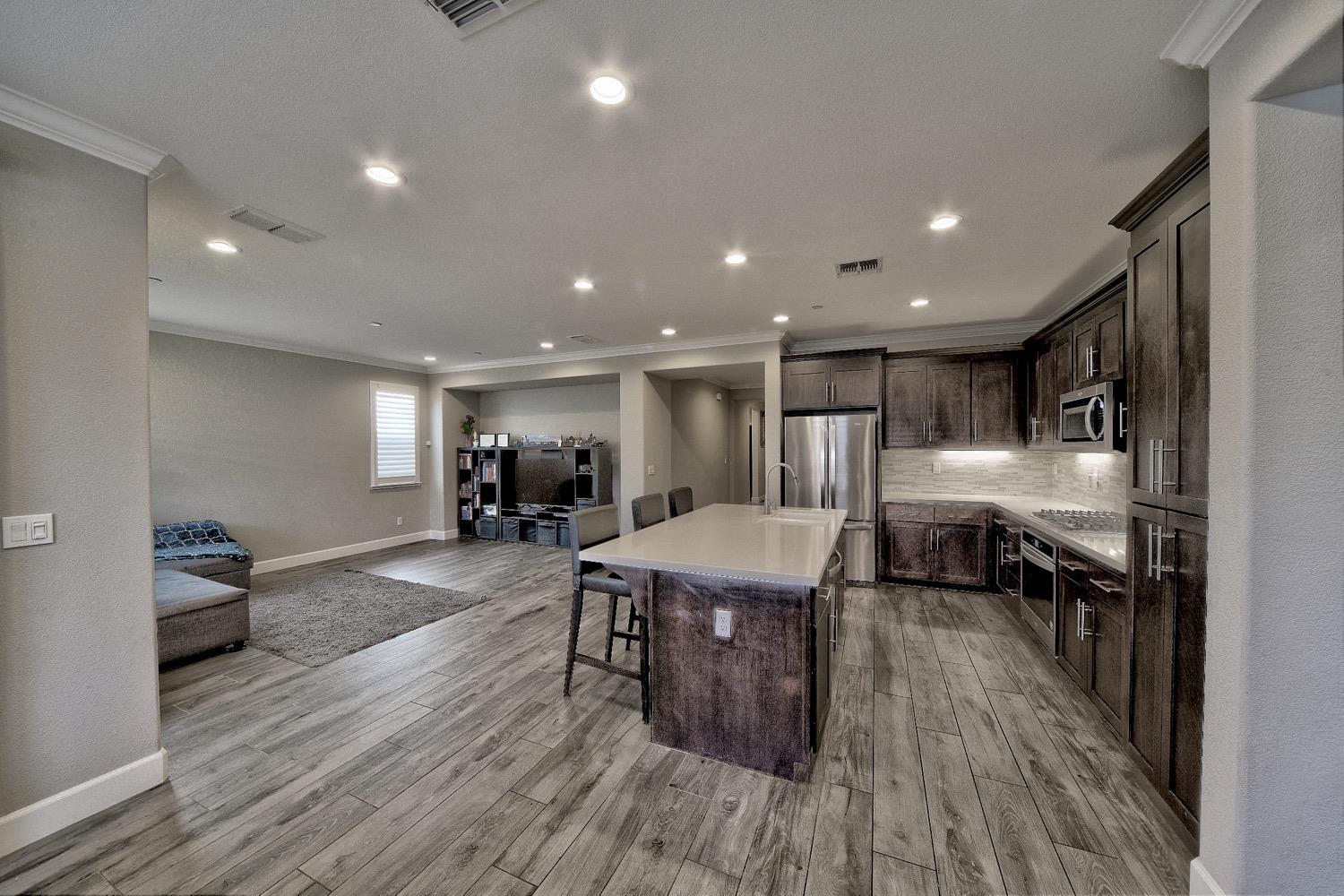 Detail Gallery Image 11 of 28 For 213 Cavalier Way, Lodi,  CA 95240 - 3 Beds | 2 Baths