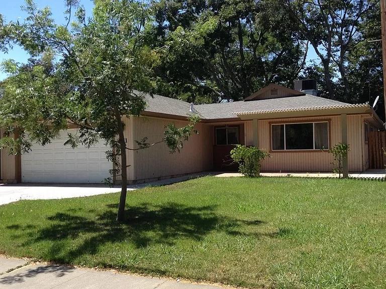 Photo of 1311 Chestnut Ln in Davis, CA