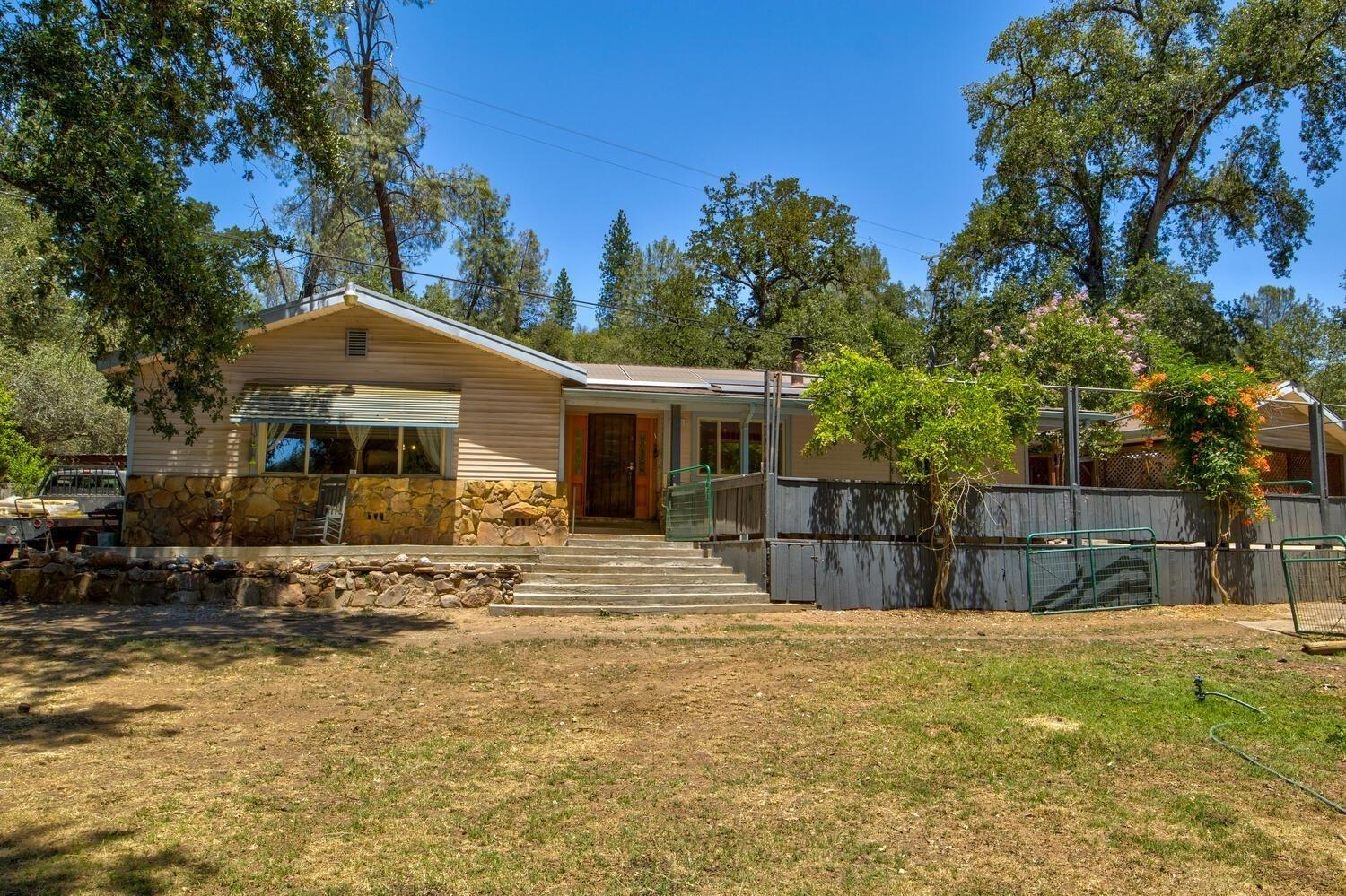 Photo of 5125 Michel Rd in Mountain Ranch, CA