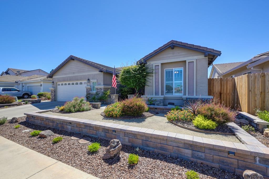 Detail Gallery Image 1 of 1 For 9304 Salmon Creek Dr, Elk Grove,  CA 95624 - 4 Beds | 2 Baths
