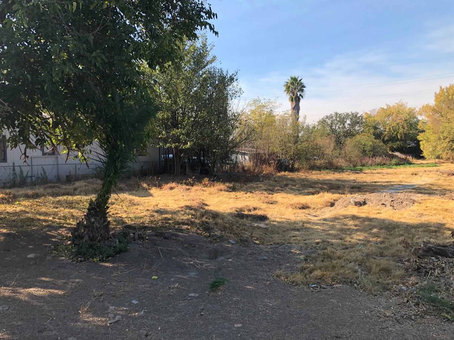 Photo of 2565 Howe Ave in Sacramento, CA