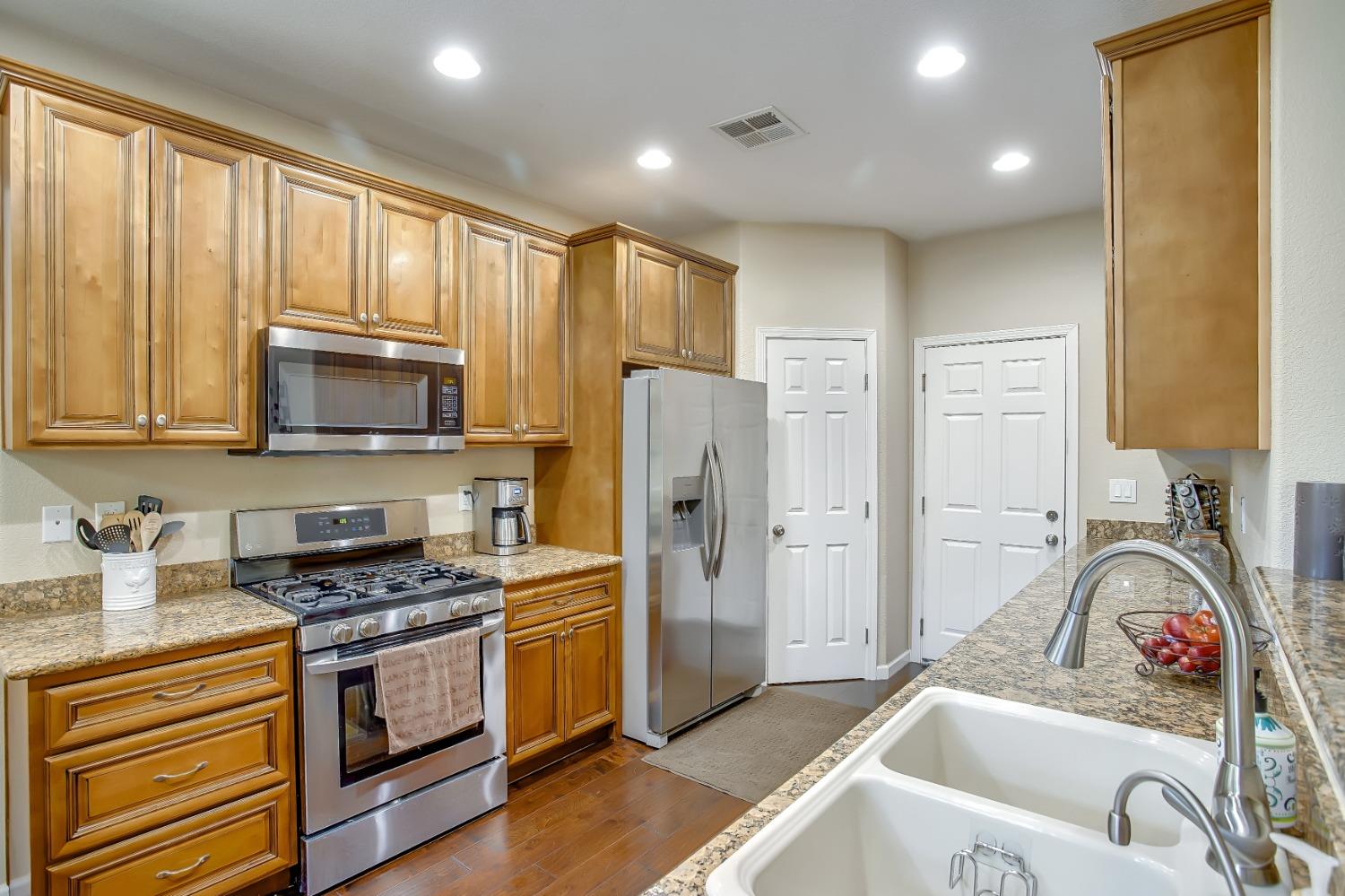 Detail Gallery Image 1 of 1 For 145 Dragonfly Cir, Sacramento,  CA 95834 - 3 Beds | 2/1 Baths