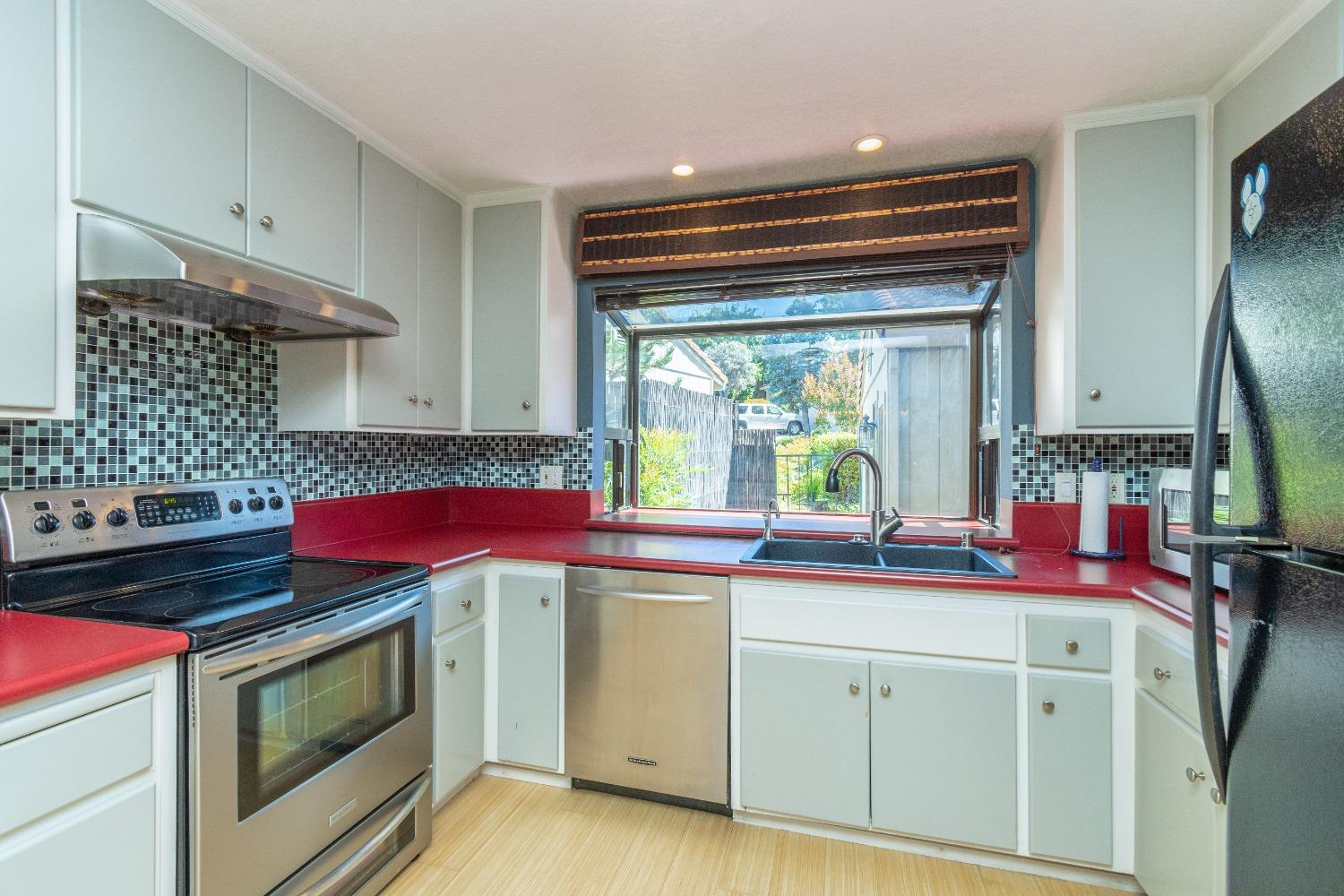 Photo #11: 222093813 Listing 