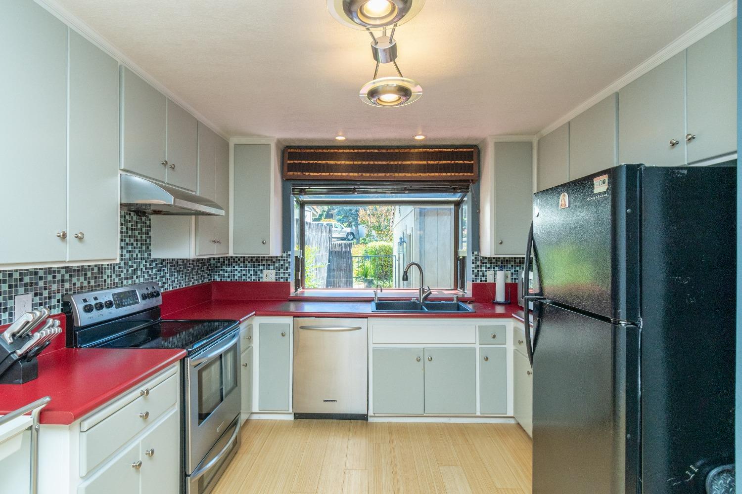 Photo #10: 222093813 Listing 