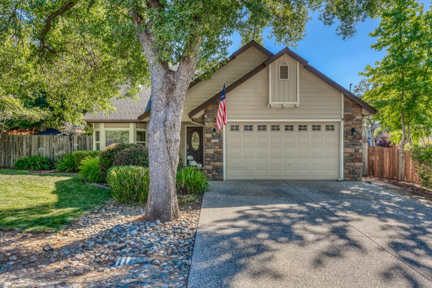 Detail Gallery Image 1 of 1 For 1705 Lilac Ln, Auburn,  CA 95603 - 3 Beds | 2/1 Baths