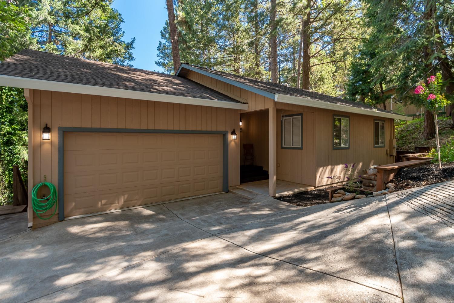 Detail Gallery Image 1 of 1 For 406 Alpine Dr, Colfax,  CA 95713 - 3 Beds | 2 Baths
