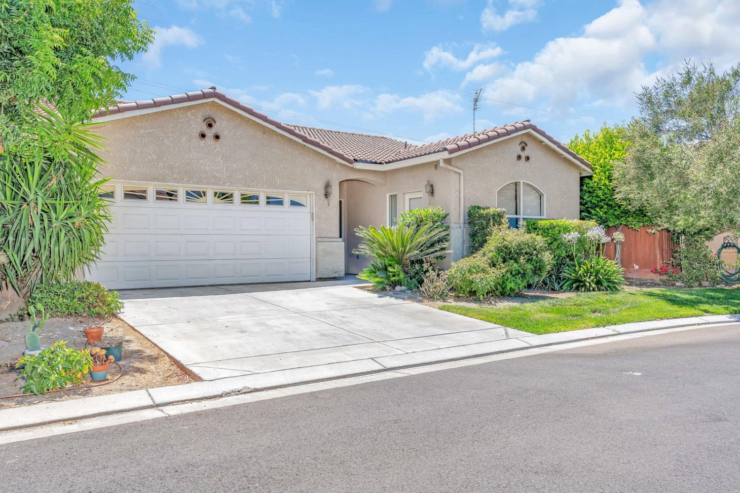 Detail Gallery Image 1 of 1 For 2919 Las Flores Cir, Los Banos,  CA 93635 - 3 Beds | 2 Baths