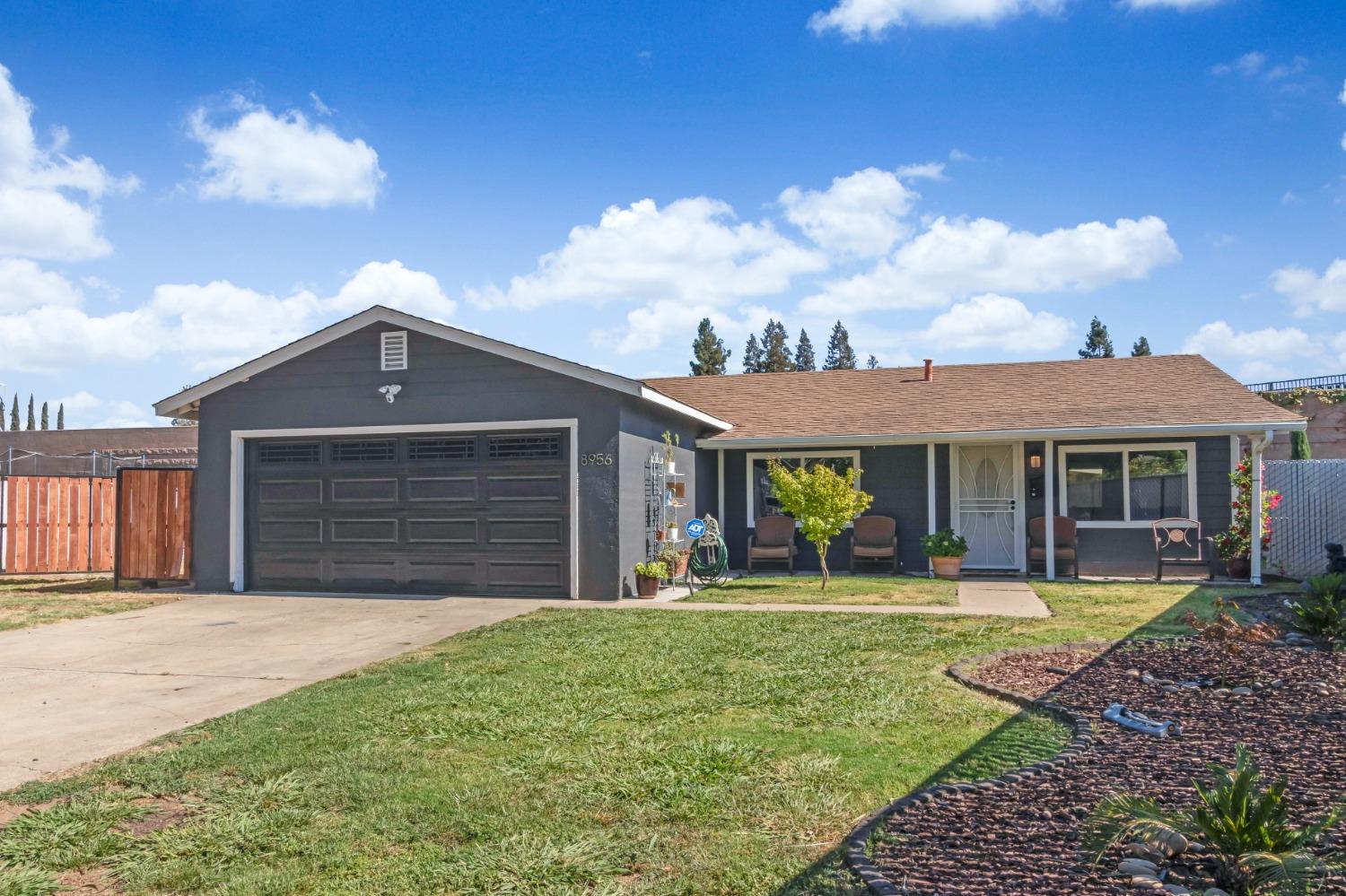 Detail Gallery Image 1 of 1 For 8956 Salmon Falls Dr, Sacramento,  CA 95826 - 4 Beds | 2 Baths