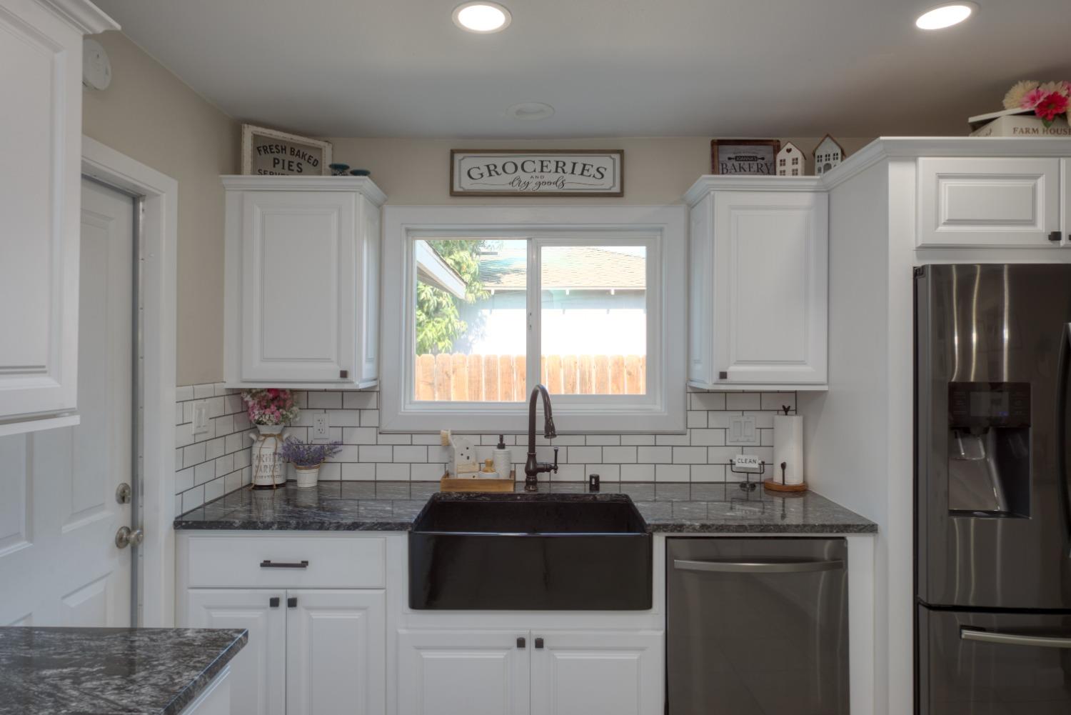 Detail Gallery Image 1 of 1 For 1402 Hales Dr, Gustine,  CA 95322 - 3 Beds | 2 Baths