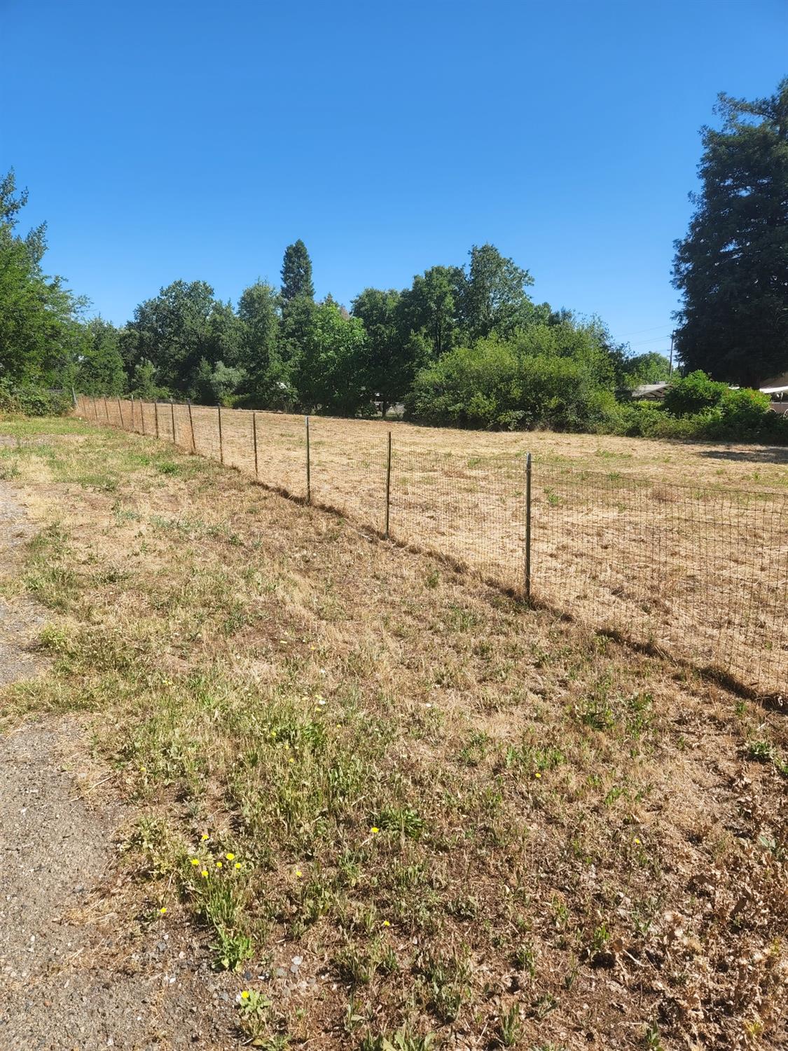 Detail Gallery Image 6 of 9 For 2730 South Bonnyview Rd, Redding,  CA 96001 - 2 Beds | 1 Baths