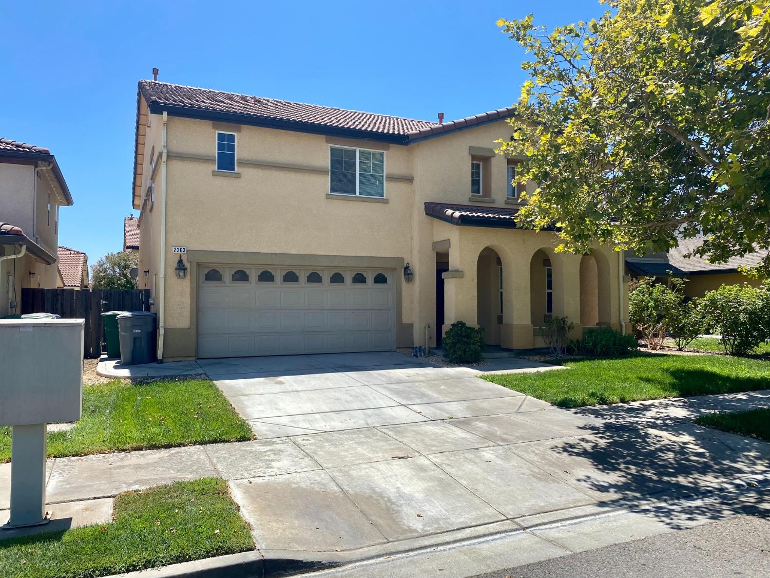 Detail Gallery Image 1 of 1 For 2363 N Fallbrook Dr, Los Banos,  CA 93635 - 5 Beds | 2/1 Baths