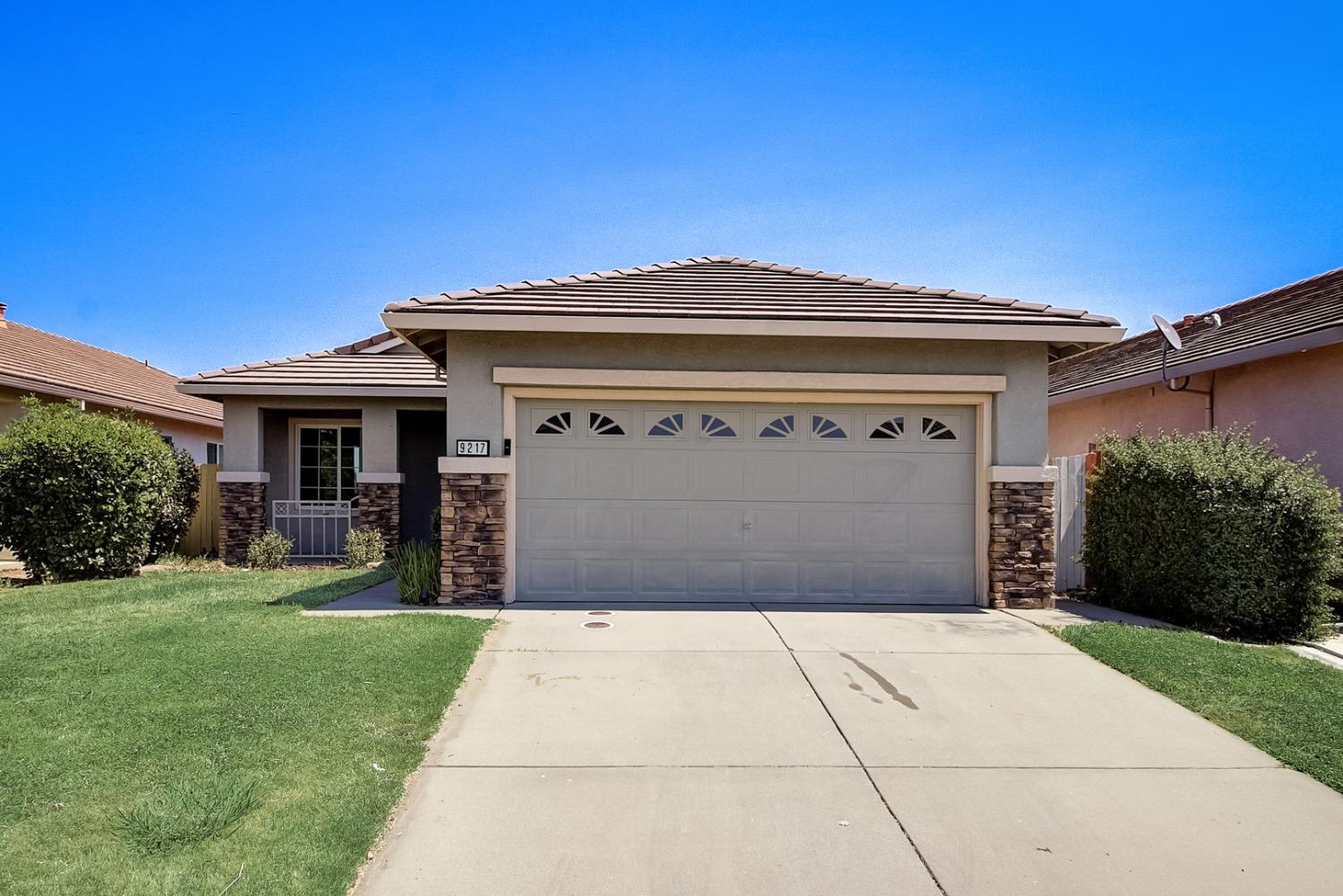 Detail Gallery Image 1 of 1 For 9217 Surlingham Ct, Sacramento,  CA 95829 - 3 Beds | 2 Baths