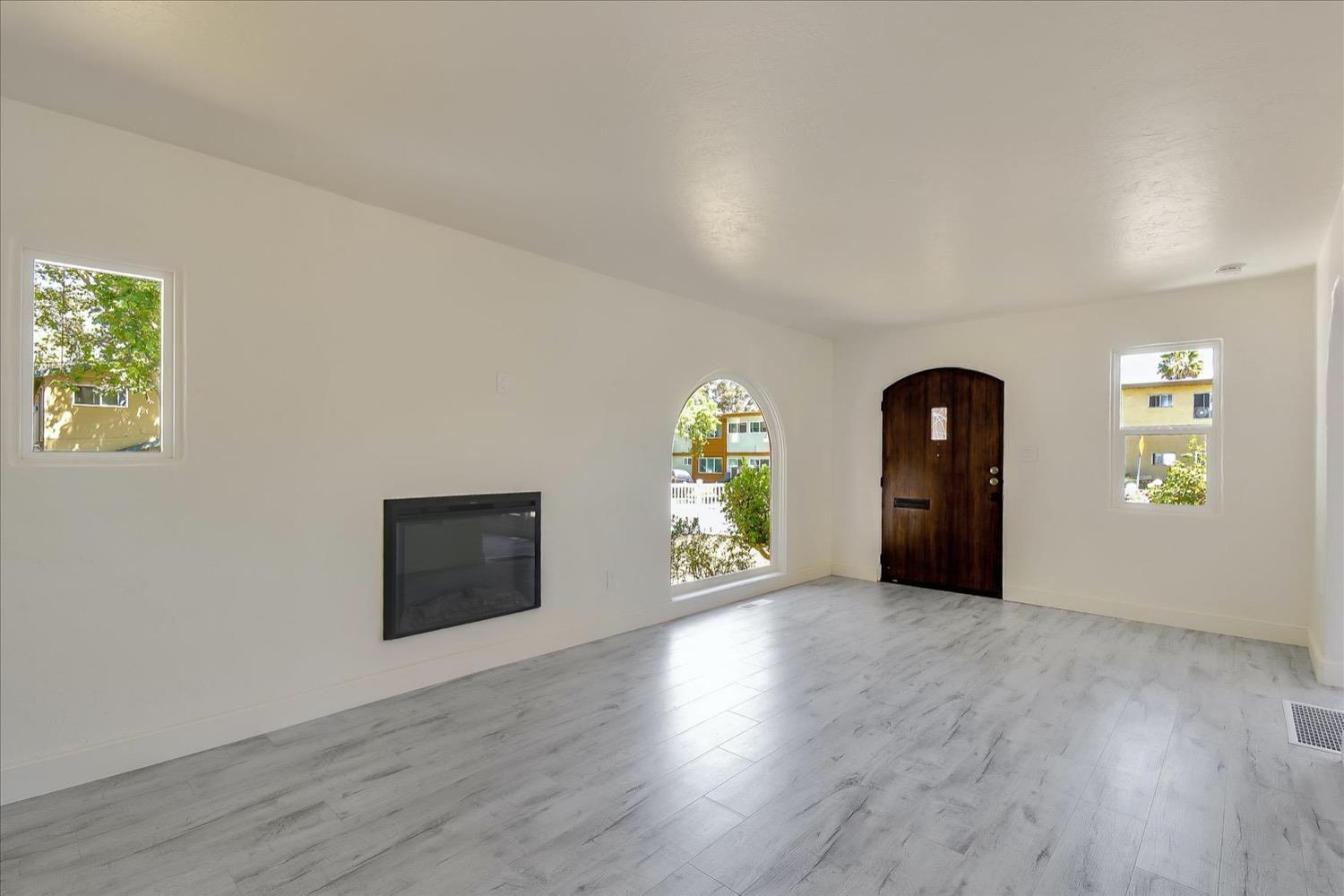 Detail Gallery Image 8 of 45 For 918 Vermont St, San Jose,  CA 95126 - 2 Beds | 2 Baths