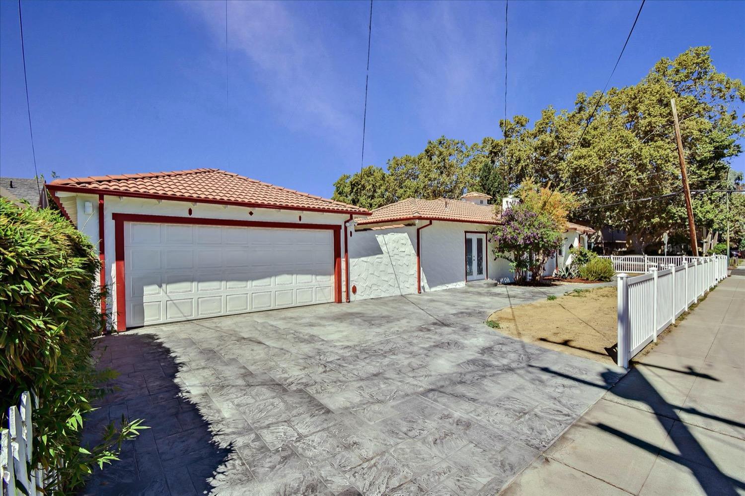 Detail Gallery Image 4 of 45 For 918 Vermont St, San Jose,  CA 95126 - 2 Beds | 2 Baths