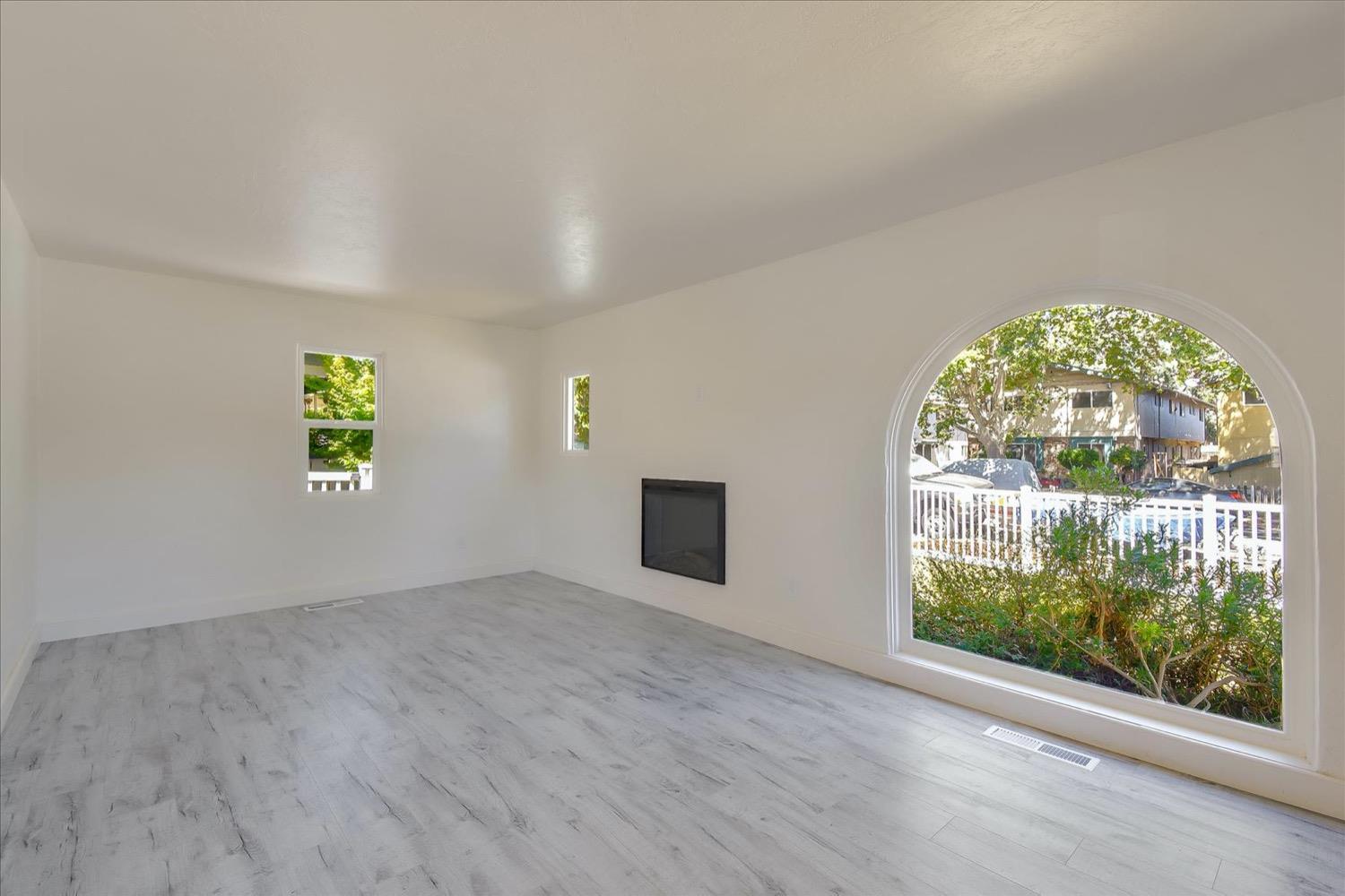 Detail Gallery Image 7 of 45 For 918 Vermont St, San Jose,  CA 95126 - 2 Beds | 2 Baths