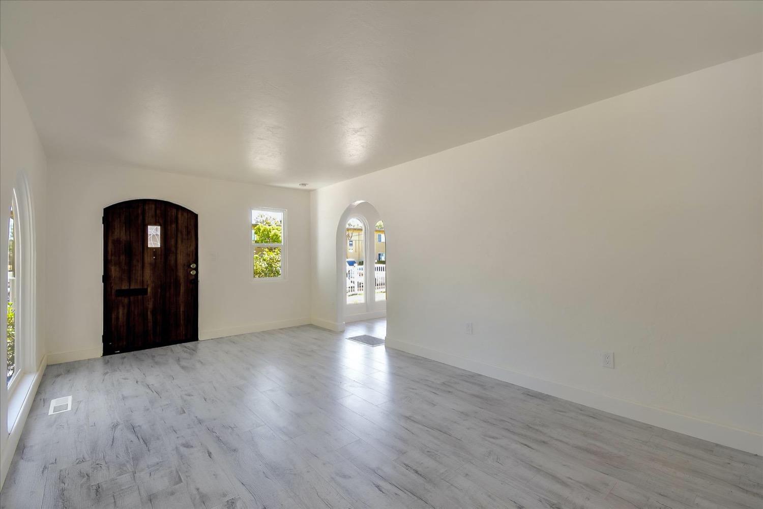 Detail Gallery Image 9 of 45 For 918 Vermont St, San Jose,  CA 95126 - 2 Beds | 2 Baths