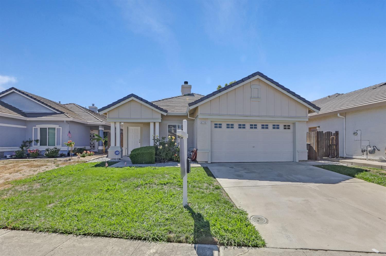 Detail Gallery Image 1 of 49 For 8716 Summer Pointe Dr, Elk Grove,  CA 95624 - 3 Beds | 2 Baths