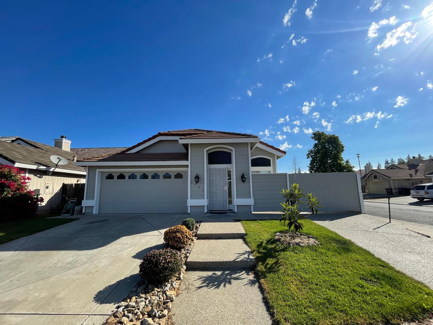 Beautiful cozy home nested in the heart of Elk Grove with boat and RV access possible. New paint inside and out, New carpet and stove, New hot water heater and new center ac! Comes see it today!