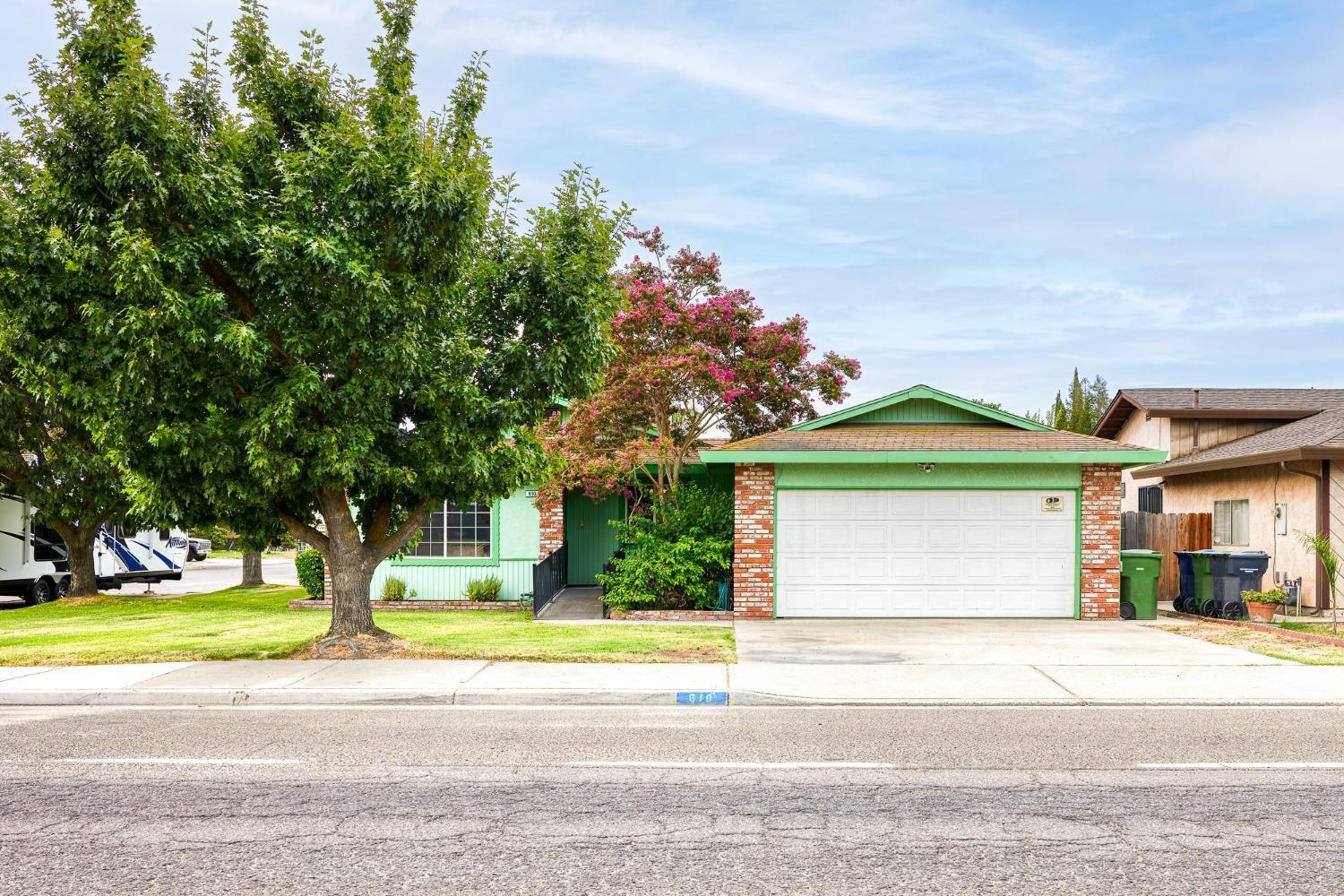 Detail Gallery Image 1 of 1 For 610 E Linwood Ave, Turlock,  CA 95380 - 3 Beds | 2 Baths