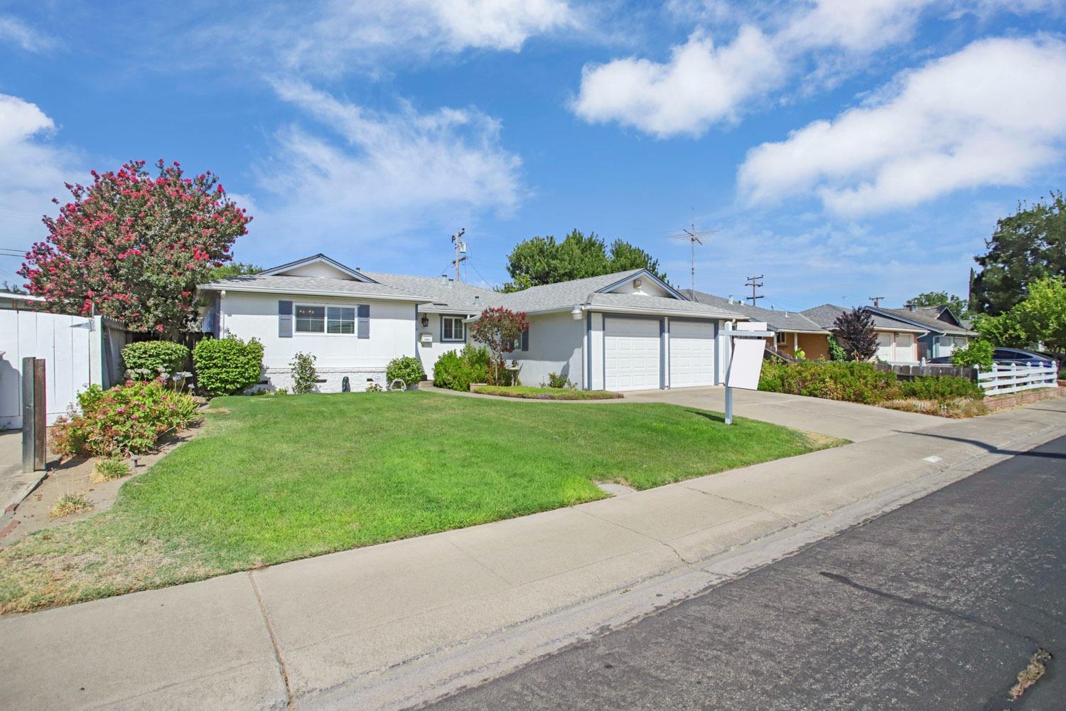 Detail Gallery Image 2 of 32 For 309 Roosevelt Ave, Manteca,  CA 95336 - 3 Beds | 2 Baths