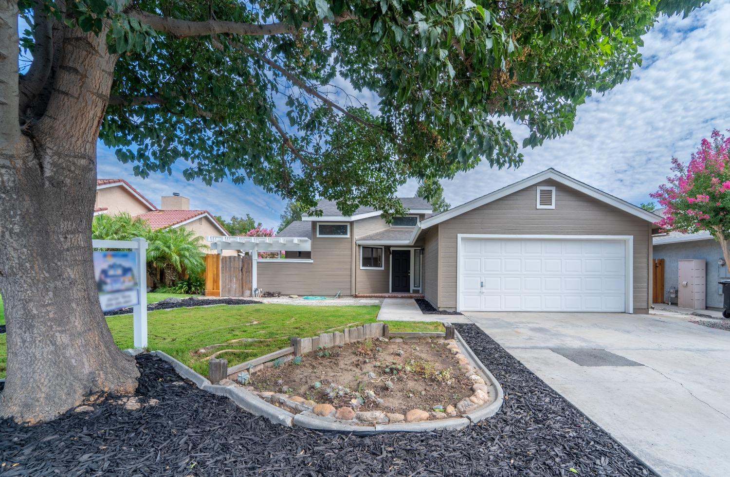 Detail Gallery Image 1 of 1 For 2421 Manor Oak Dr, Modesto,  CA 95355 - 3 Beds | 2 Baths