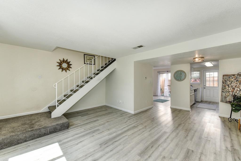 Photo #8: 222106174 Listing 